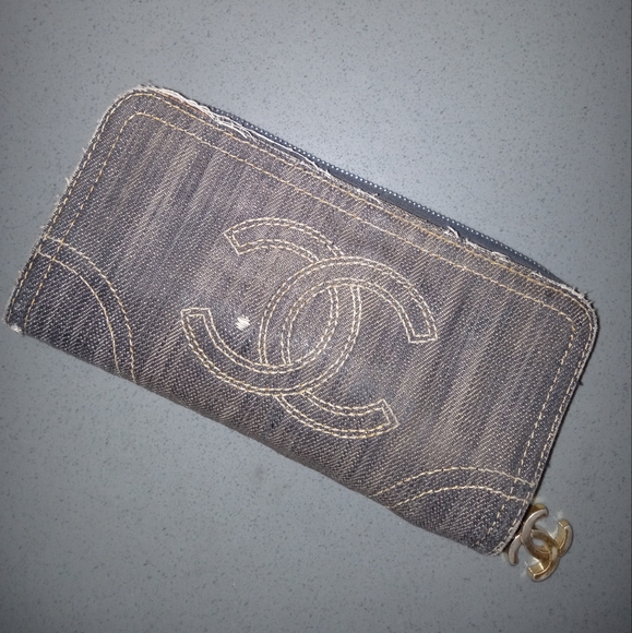 Chanel Denim Wallet - 100% Authentic - Picture 1 of 11